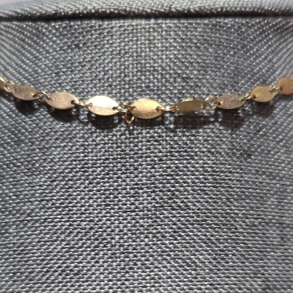 Elegant Gold-Tone Choker Necklace | Classic & Sophisticated - Picture 2 of 9